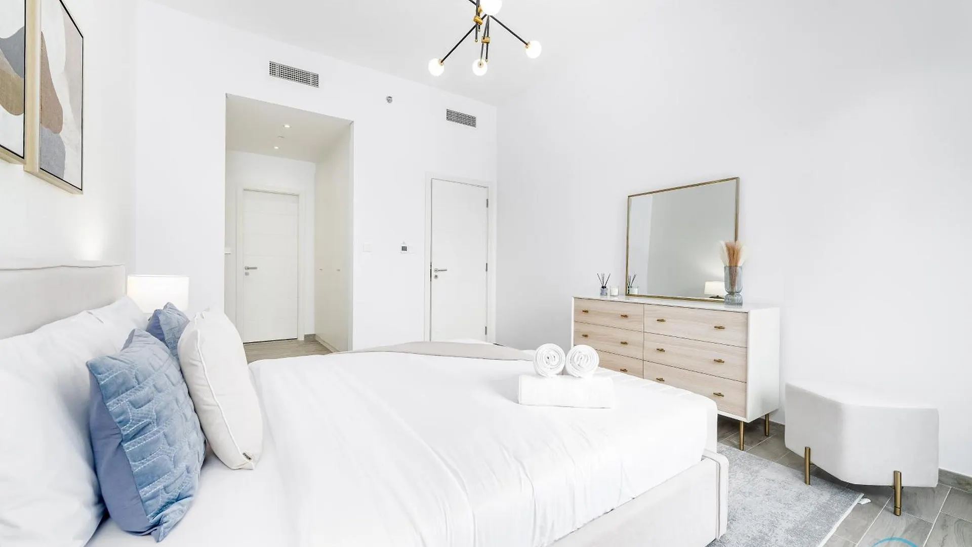Lovely 2Br At Belgravia Square, Jvc By Deluxe Holiday Homes Dubaj 0*,
