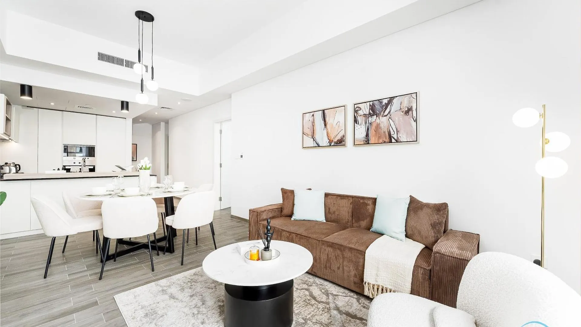 Lovely 2Br At Belgravia Square, Jvc By Deluxe Holiday Homes Dubaj 0*,  Egyesült Arab Emírségek
